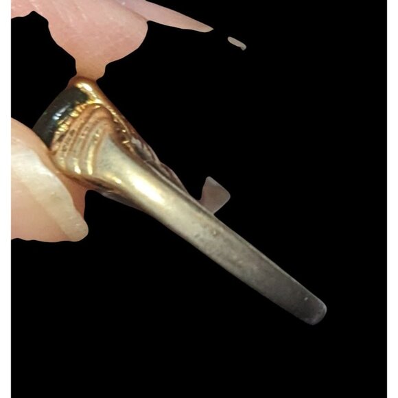 Elegant Mid Century Jewelry Concepts Gold Tone Ring With Green And Clear Stones - Picture 16 of 16